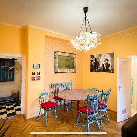 Best Location Cosy Art Flat